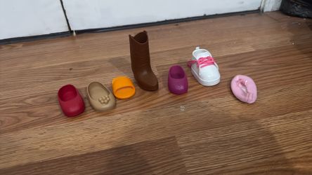 Making girl doll shoes