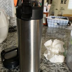 Yeti 64 Oz Bottle for Sale in Fresno, CA - OfferUp