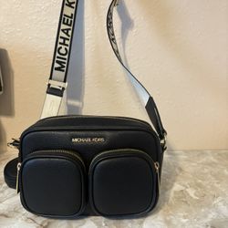 Michael Kors Jet Set Travel Medium Leather Messenger Bag