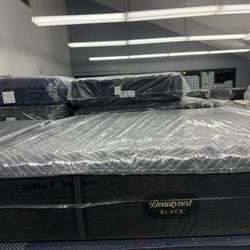 KING SIZE SIMMONS BEAUTYREST BLACK SERIES 1 (EXTRA-FIRM) MATTRESS & BOX SPRING BED SET