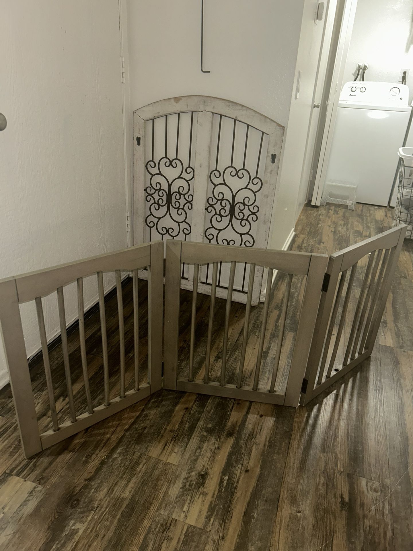 Pet/Baby Gate (extendable)