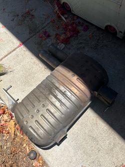 E90 bmw Oem Muffler