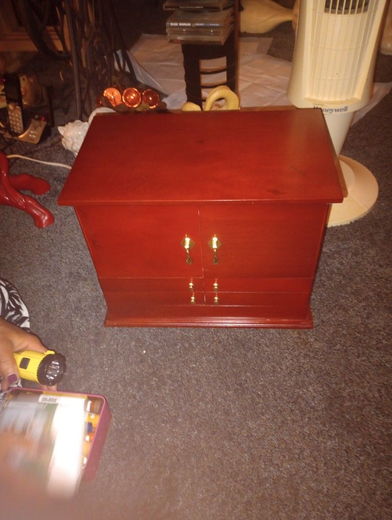 Wow!! Great Deal!! Lori Greiner Jewelry Box