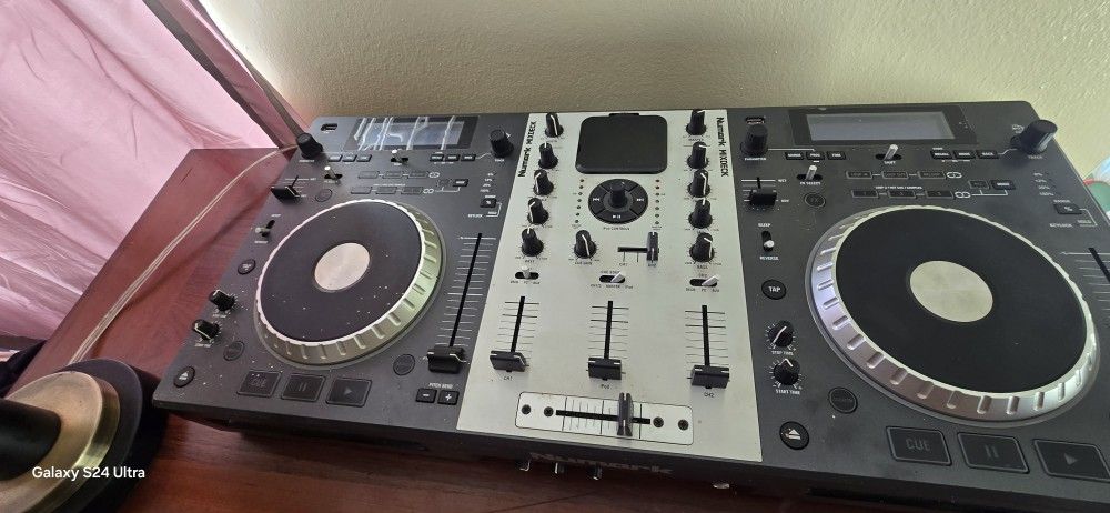 NUMARK MIXER 