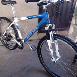 Bike SPECIALIZED ROCKHOPPER FRAME SIZE MEDIUM TIRES SIZE 26
