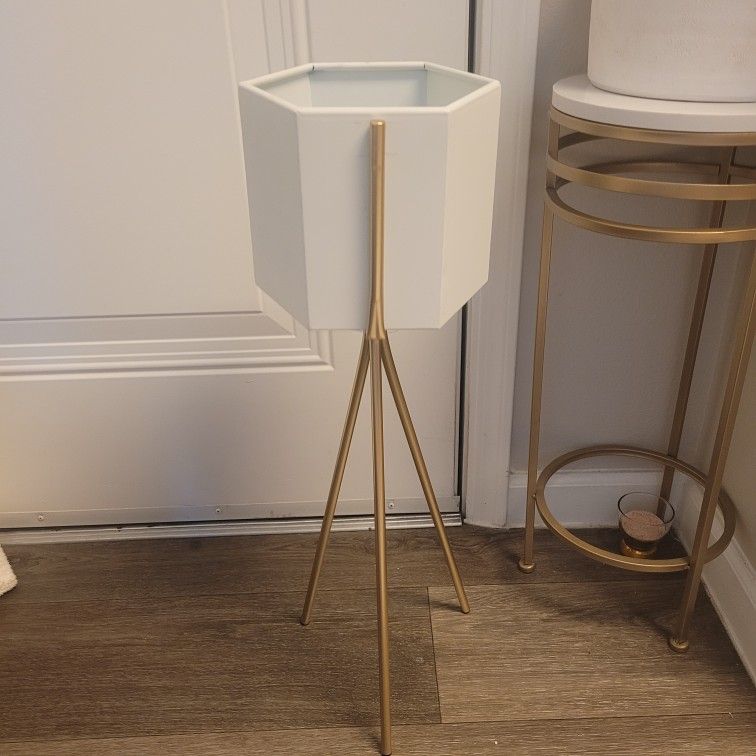 White Pot/plant Stand
