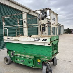 32' scissor lift 