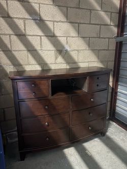 Dresser