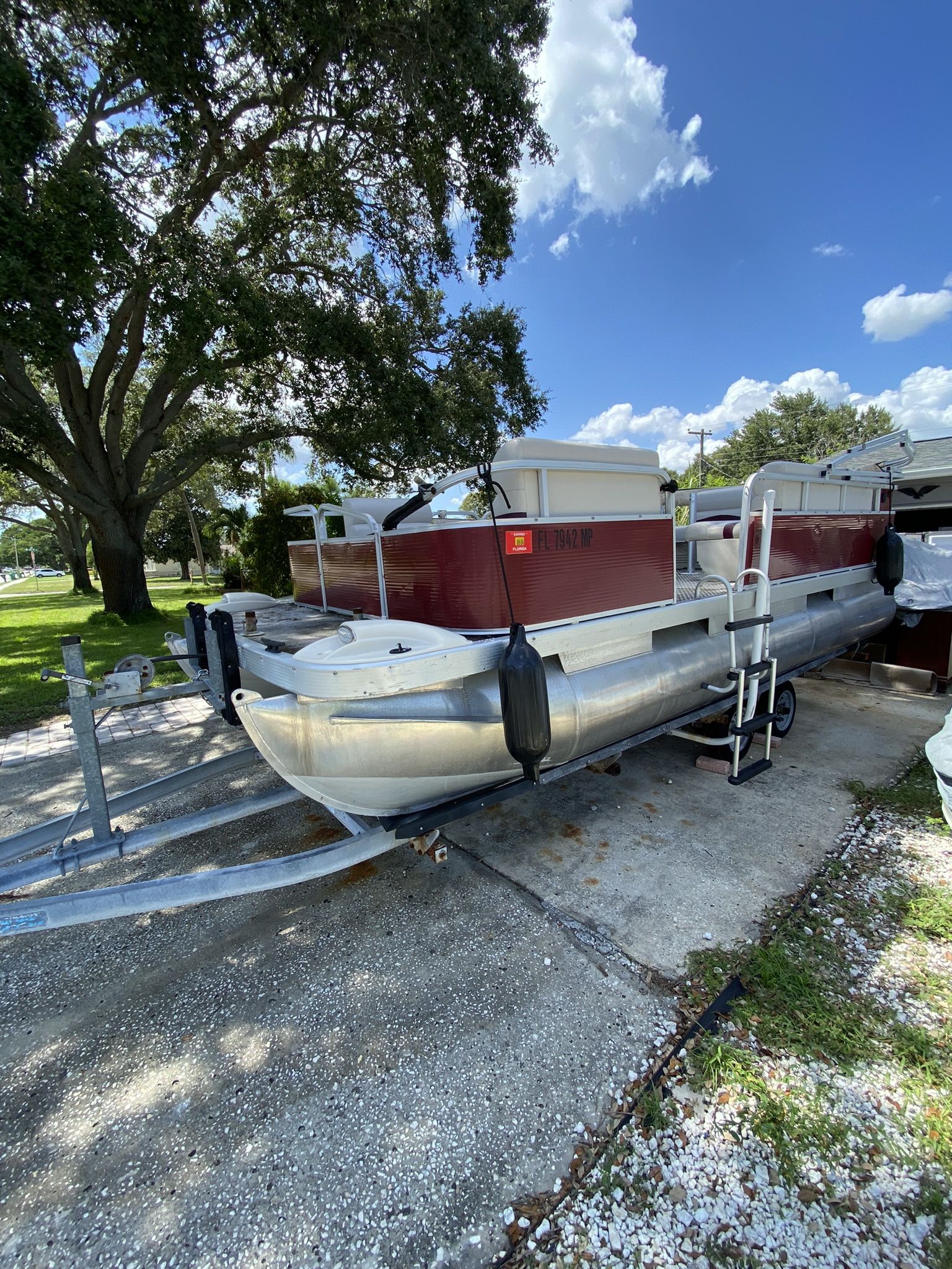 2004 Pontoon Boat With Trailer