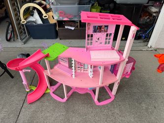 Barbie doll house