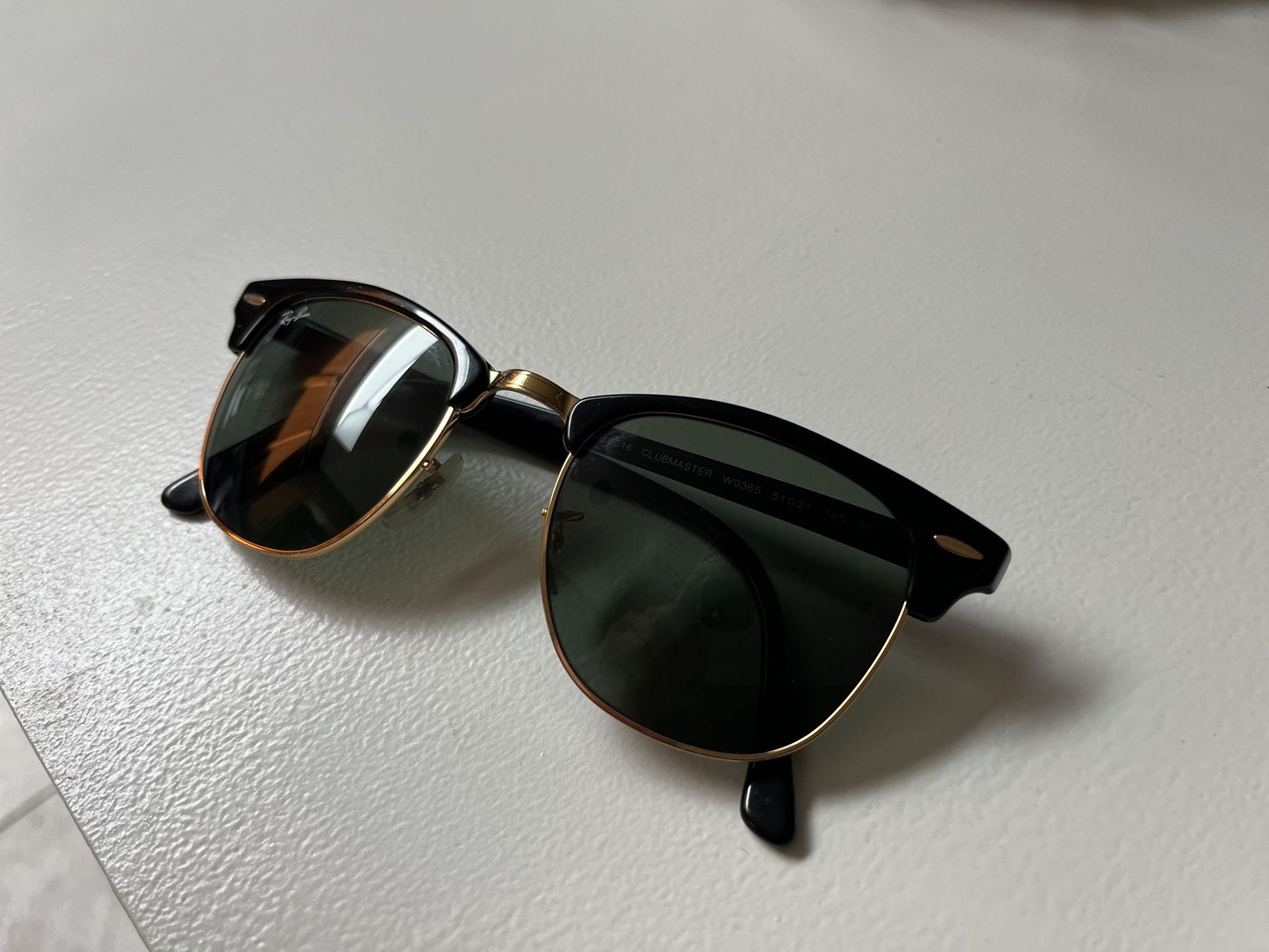 RAY-BAN 3016 CLUBMASTER 51-21-145 3N GOLD ON BLACK $130 NEW ASKING LESS THAN HALF