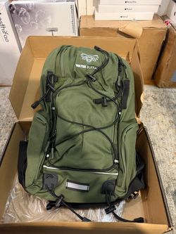 Water Buffalo Sherpa 22L Hiking Hydration Backpack, 2L Bladder Hiking Backpack with Water Bladder, Waterproof Zippers, Phone Compartment, Trekking Pol