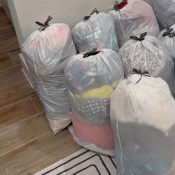 $25 Bags Full Of Fall/winter Clothes Sweaters, Longsleeves, Hoodies, Jackets 