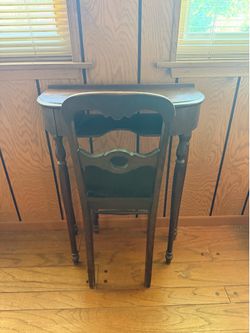 VINTAGE WOOD KIDS VANITY