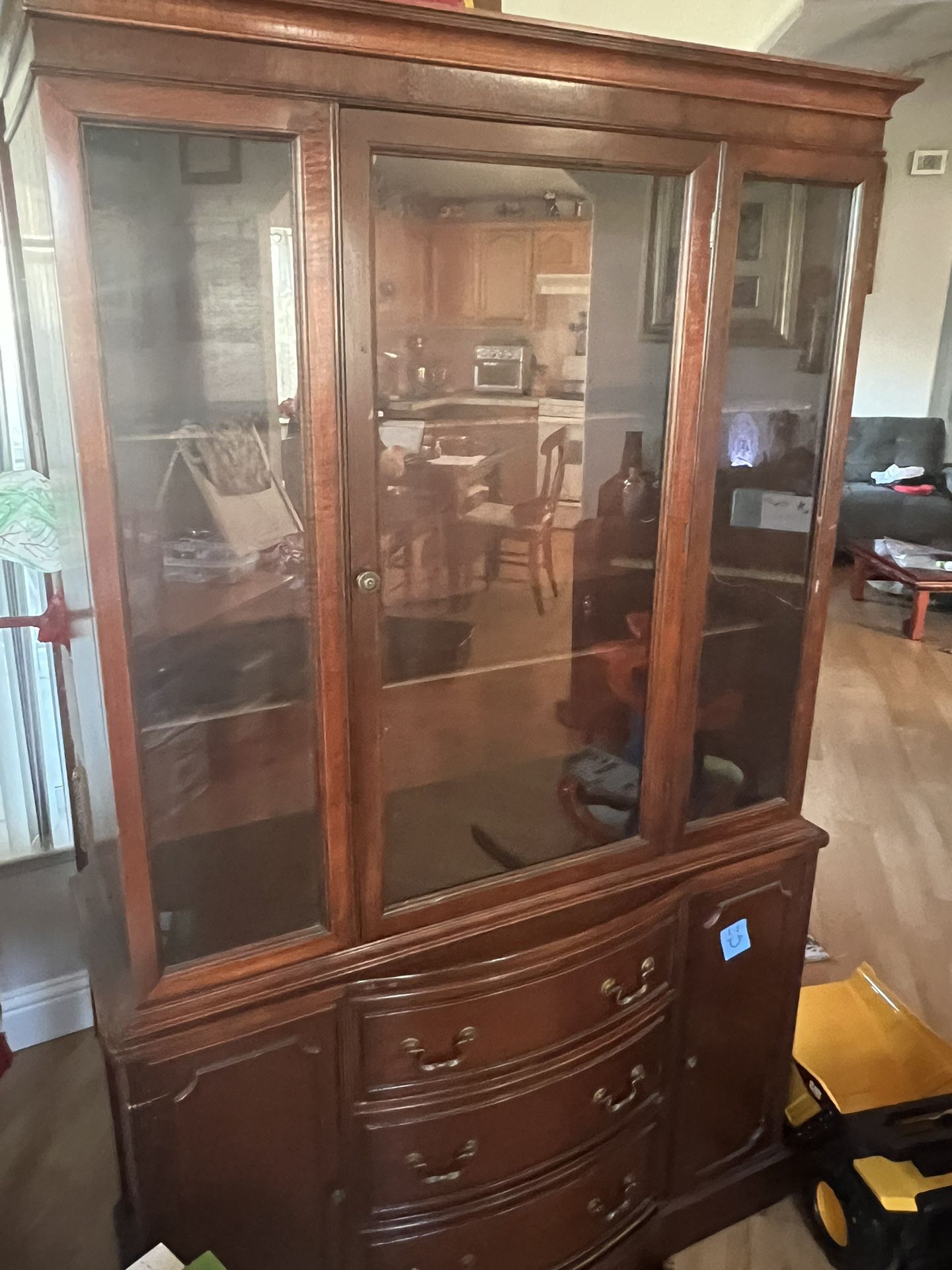 Great Looking China Cabinet 