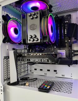 Gamin pc, with Samsung monitor mouse and keyboard.