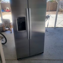 GE Refrigerator 