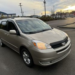 2004 Toyota Sienna XLE (AWD!!!)