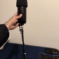 Old Blue Yeti mic + arm bar