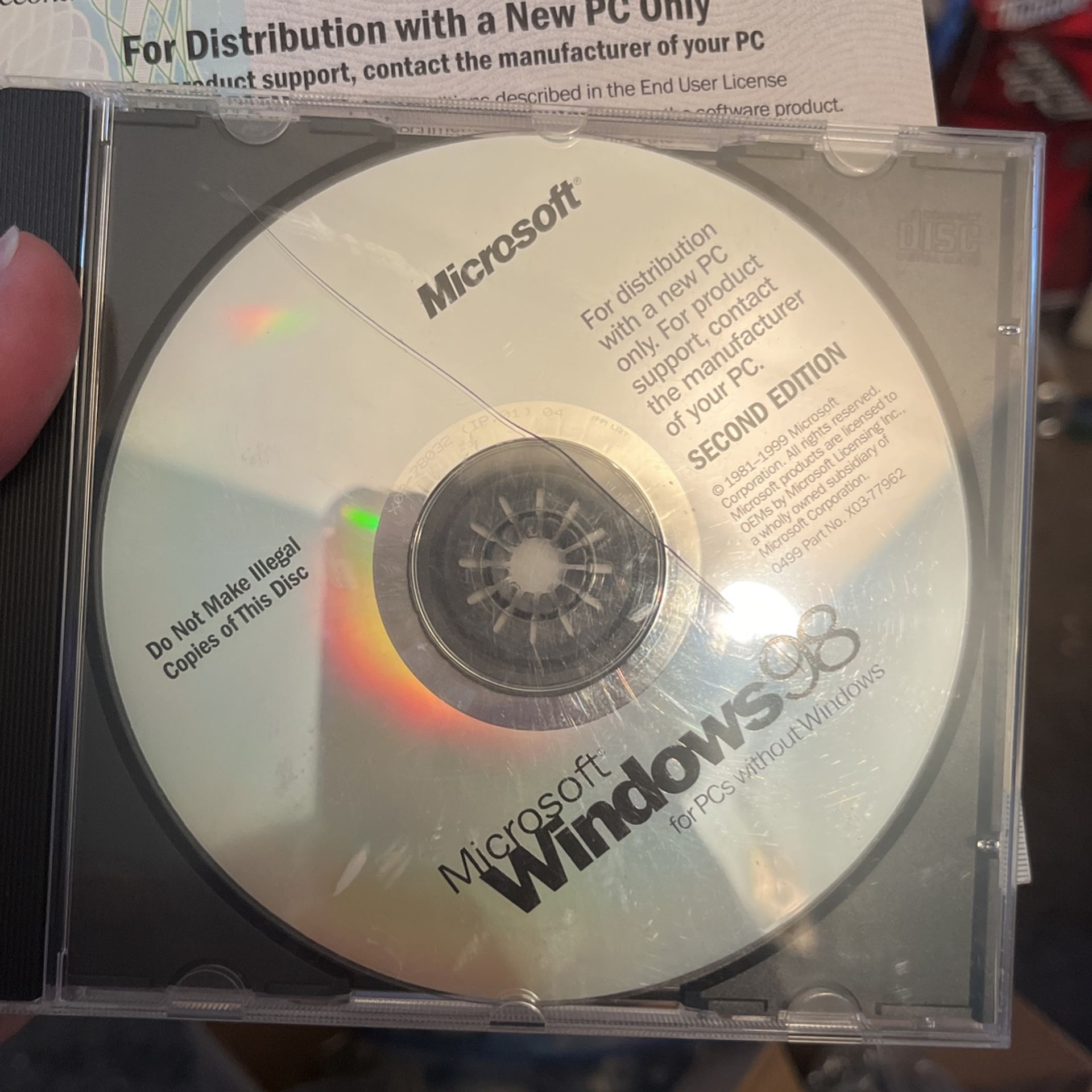 Windows 98 CD With Key And Book