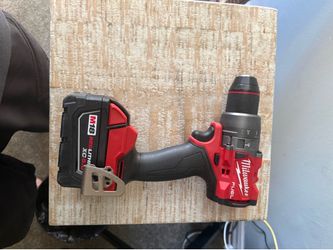 Milwaukee fuel drill with m18 battery brand new