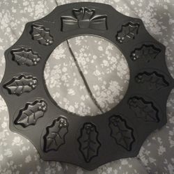 Wilton Festive Hollyleaf Cookie Pan