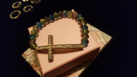 1 cross bracelet, Woodland ca