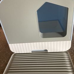 Enclosed Cat Litter Box