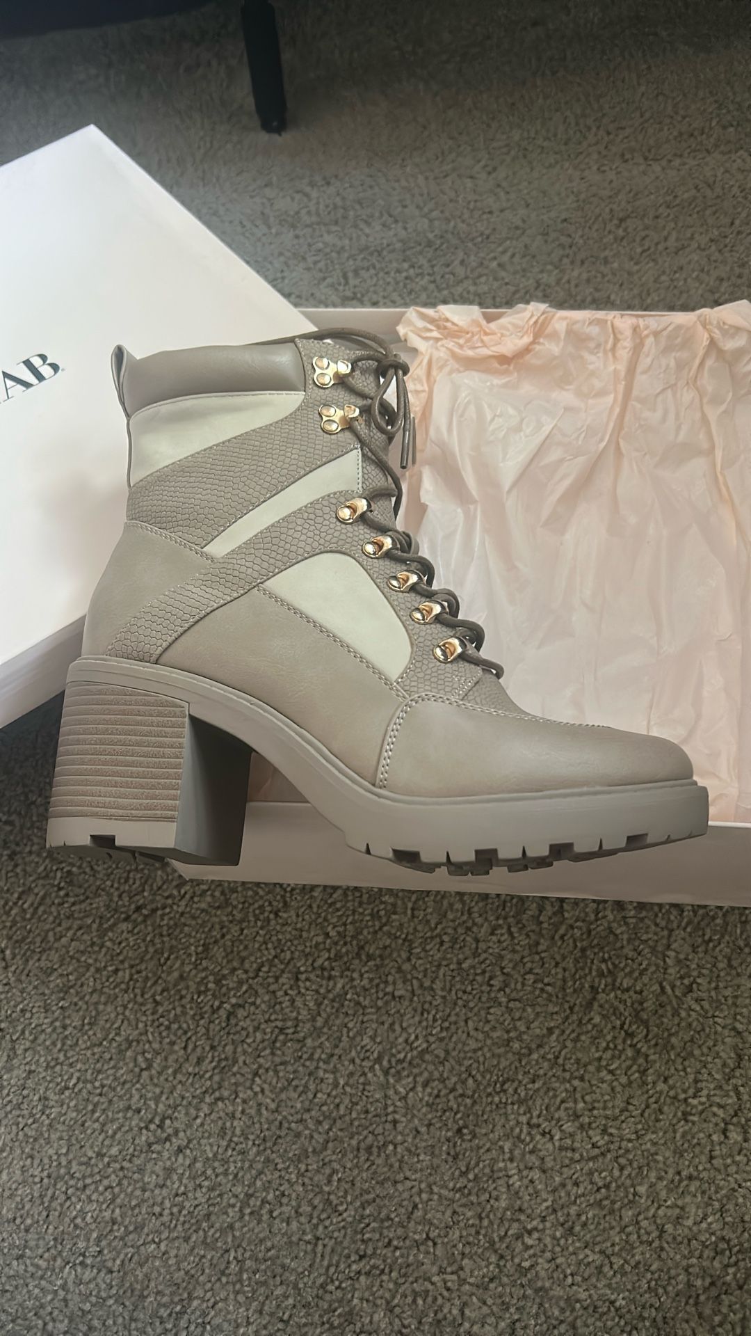 JustFab Woman’s Brown Boots Brand New 40$ Size 9