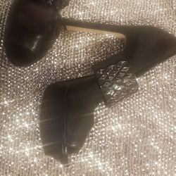 Vince Camuto Stilletos 6.5 Leather/ Stud cuff 