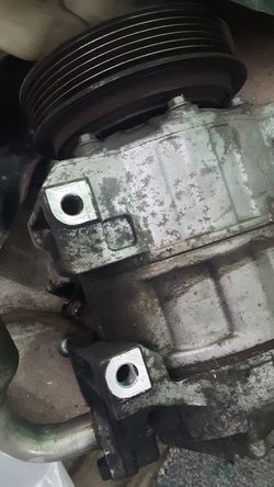 A/c compressor Nissan 2.5L