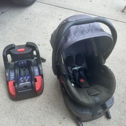 Britax B-Safe Gen 2 Infant Car seat And Extra Base