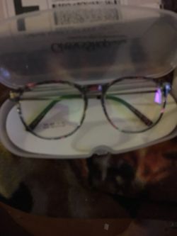 Women’s eyewear