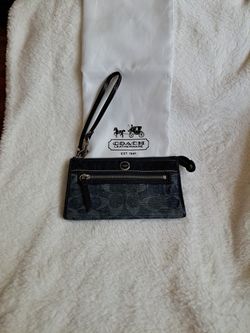 COACH DENIM WRISTLET ** MUST PICK UP **281 N & 1604** CHECK LOCATION VIEW PICS AND READ DESCRIPTION BELOW