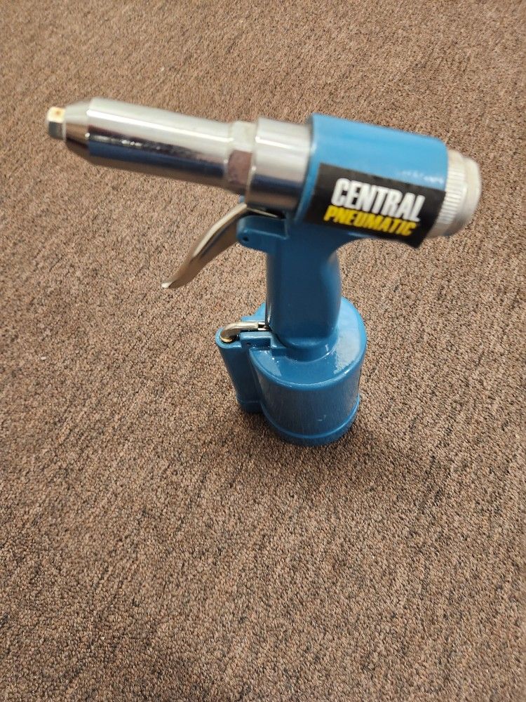 New Central Pneumatic 3/16" Riveter