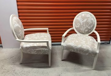 Pair of Beige living room chairs accent chairs 2 sillas de living room