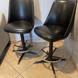 2 Bar Stools 