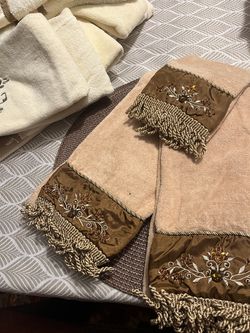 3 bathroom towels