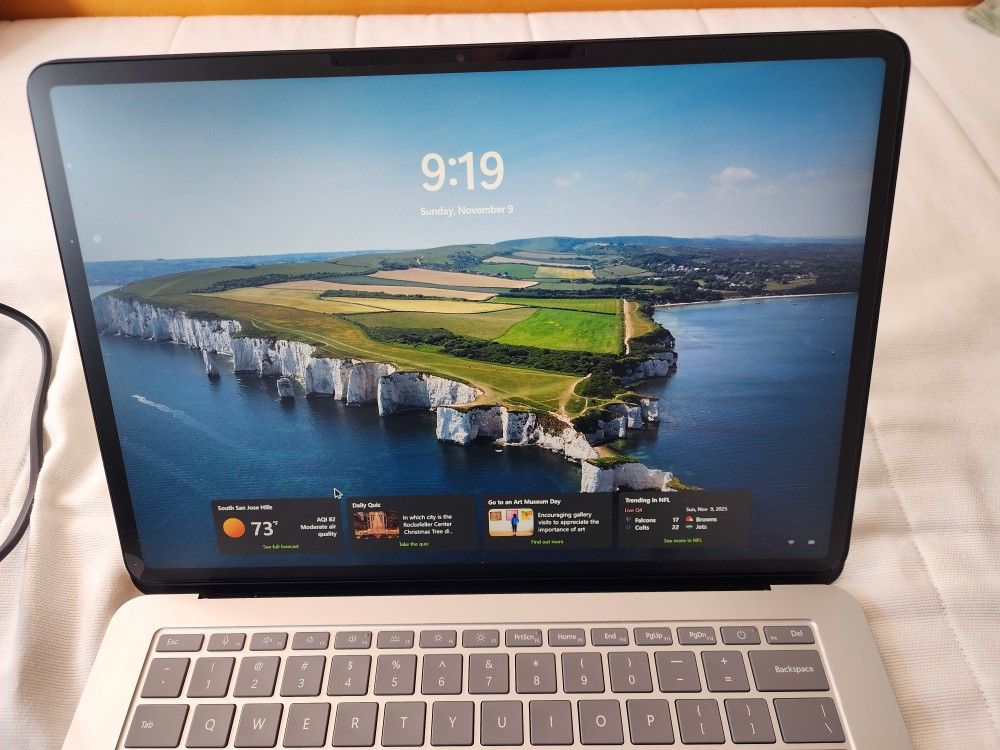 Surface Laptop Studio 2 14" Touchscreen Gaming Microsoft Laptop NVIDIA RTX 4050 Intel i7 16GB RAM 512GB SSD Windows