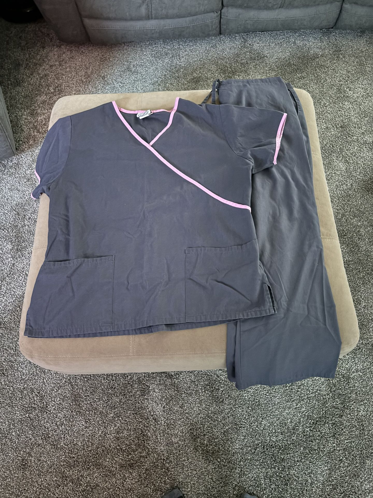 Women’s Scrub Set Size: L