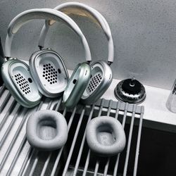 white apple air pods 