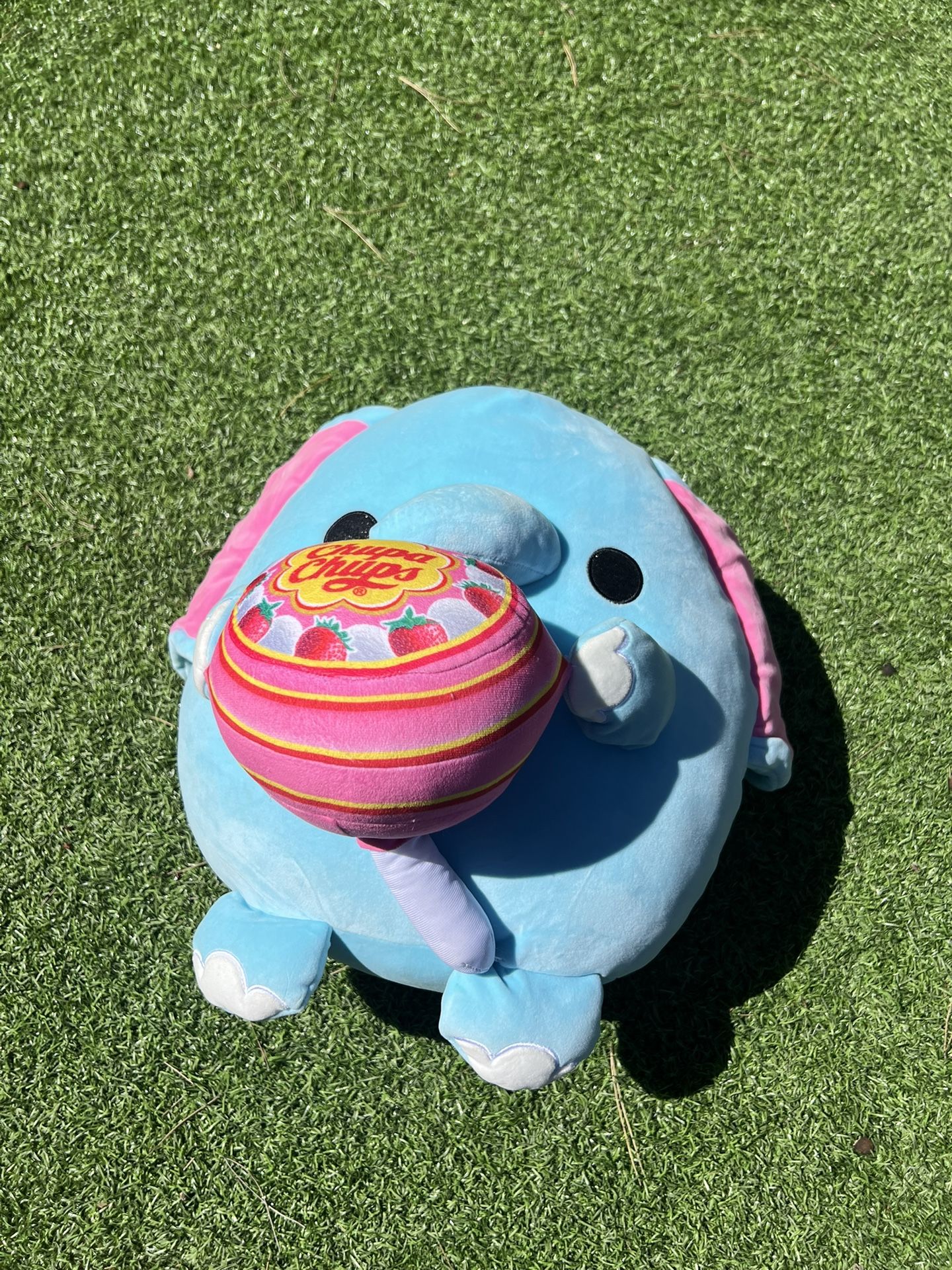 Zuru Elephant Holding Chupa Chup Lollipop