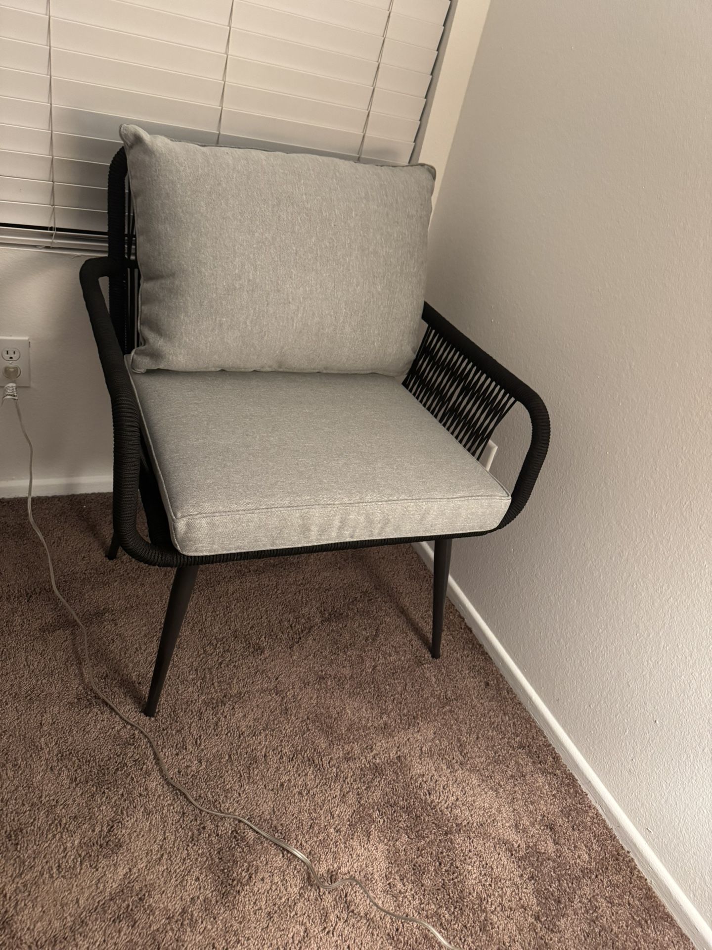 Outdoor Furniture With Side Table (Lamp Not Included)