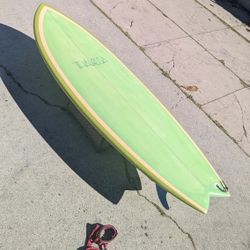 5'8 Surfboard Twin Fin Thalia