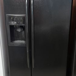 Black GE 33" Wide Side By Side Refrigerator 