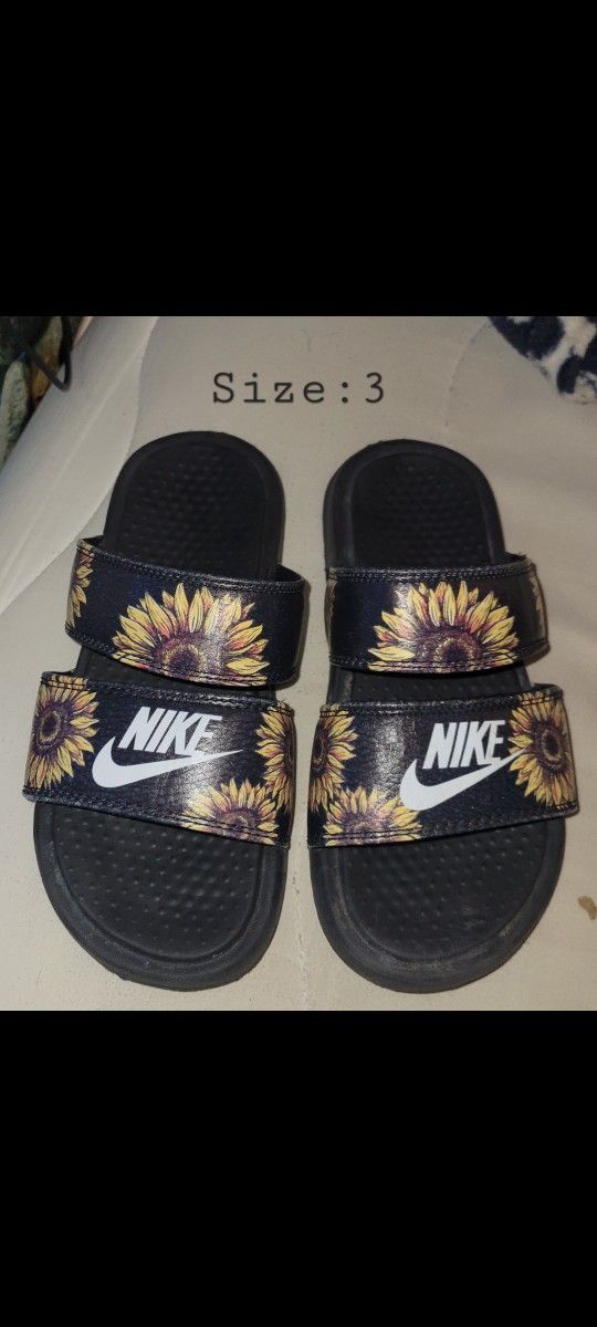 Girls Nike Slides Size 3