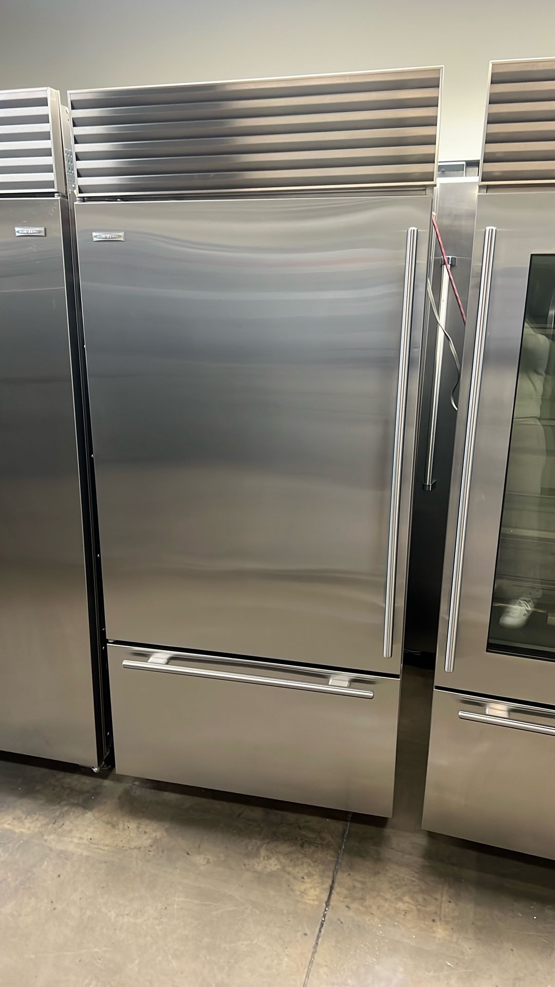 SUB ZERO 36”WIDE BUILT IN STAINLESS STEEL BOTTOM FREEZER 