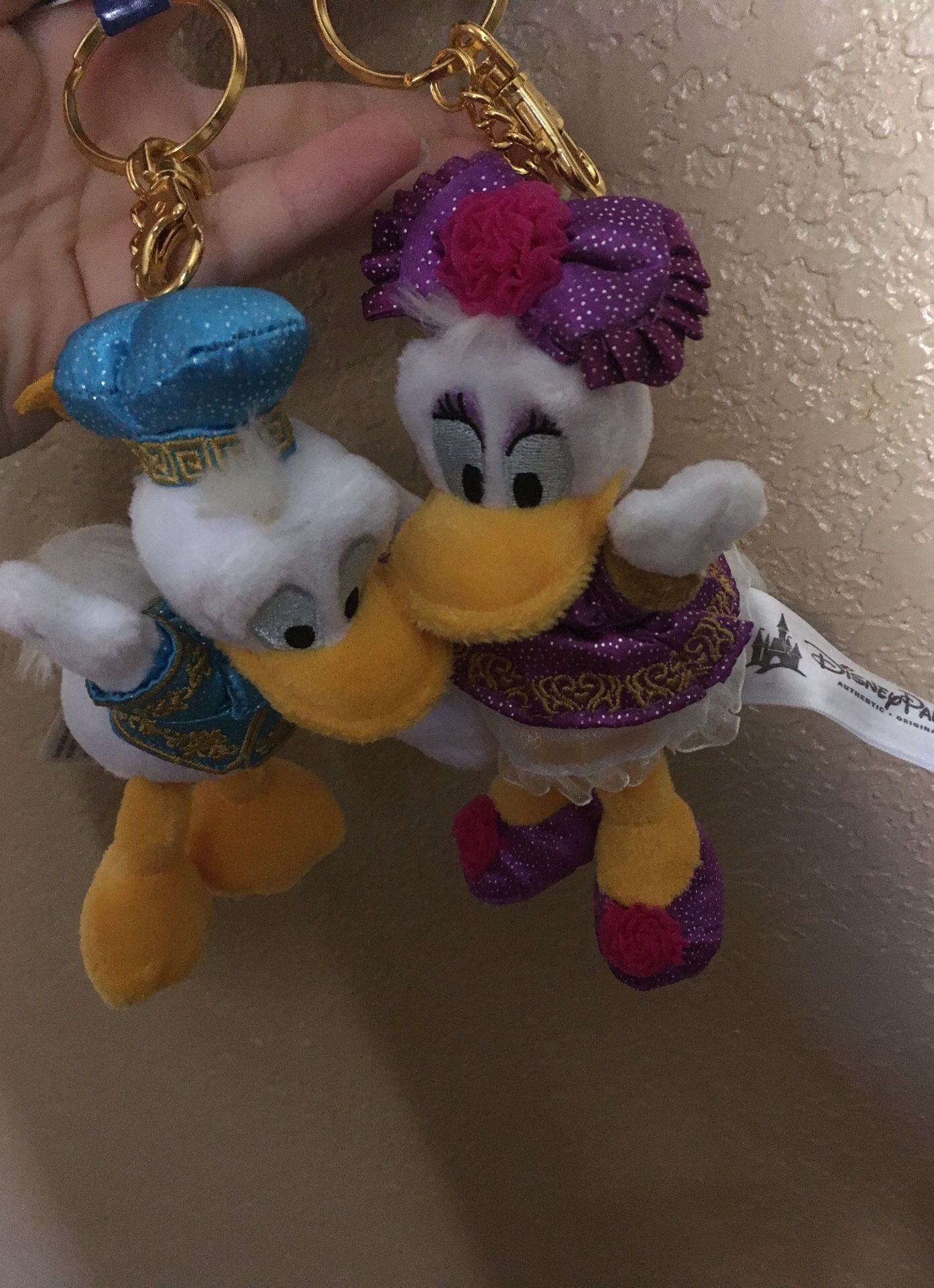 Disney resort shanghai grand opening Donald Duck and Daisy Duck keychains! New