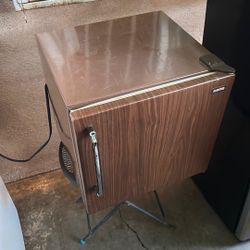 Mini Fridge 