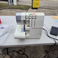 Serger Singer 14CG754 Profinish Serger 2-3-4 thread 1300 stitches per minute